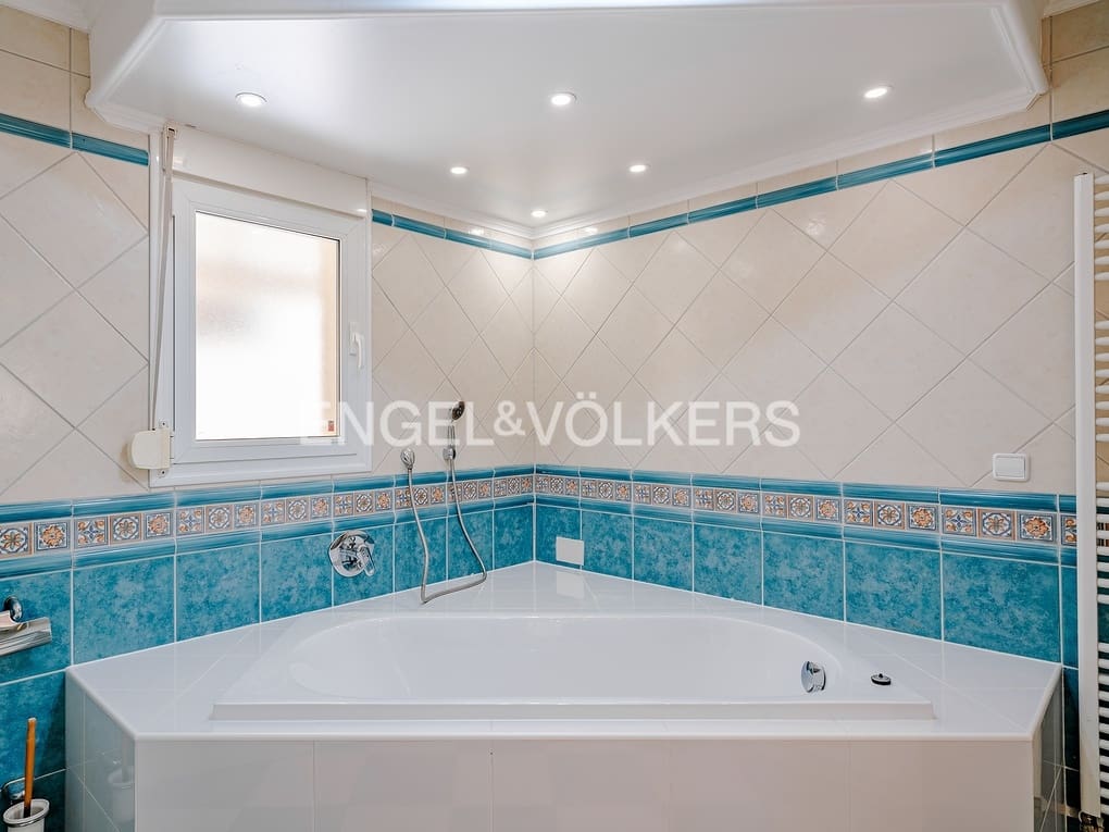 6 soverom Villa til salgs i Calpe / Calp med svømmebasseng garasje - € 1 380 000 (Ref: 8467107)