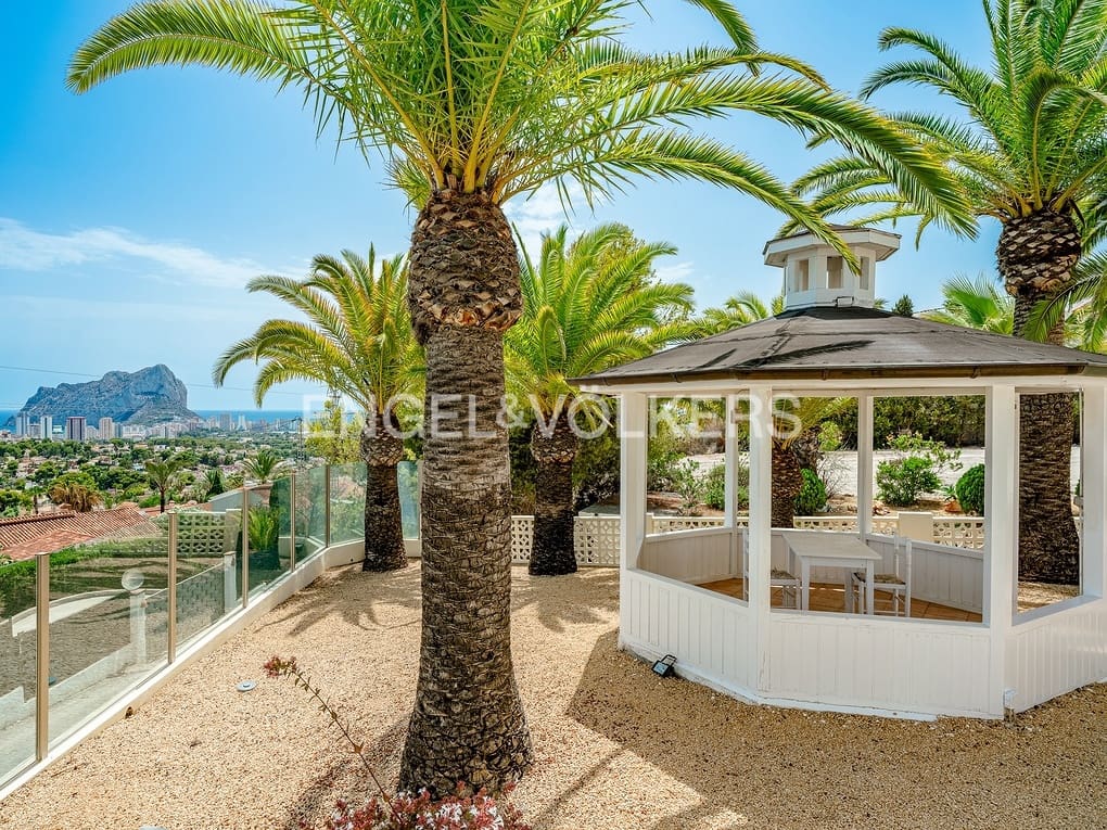 6 soverom Villa til salgs i Calpe / Calp med svømmebasseng garasje - € 1 380 000 (Ref: 8467107)