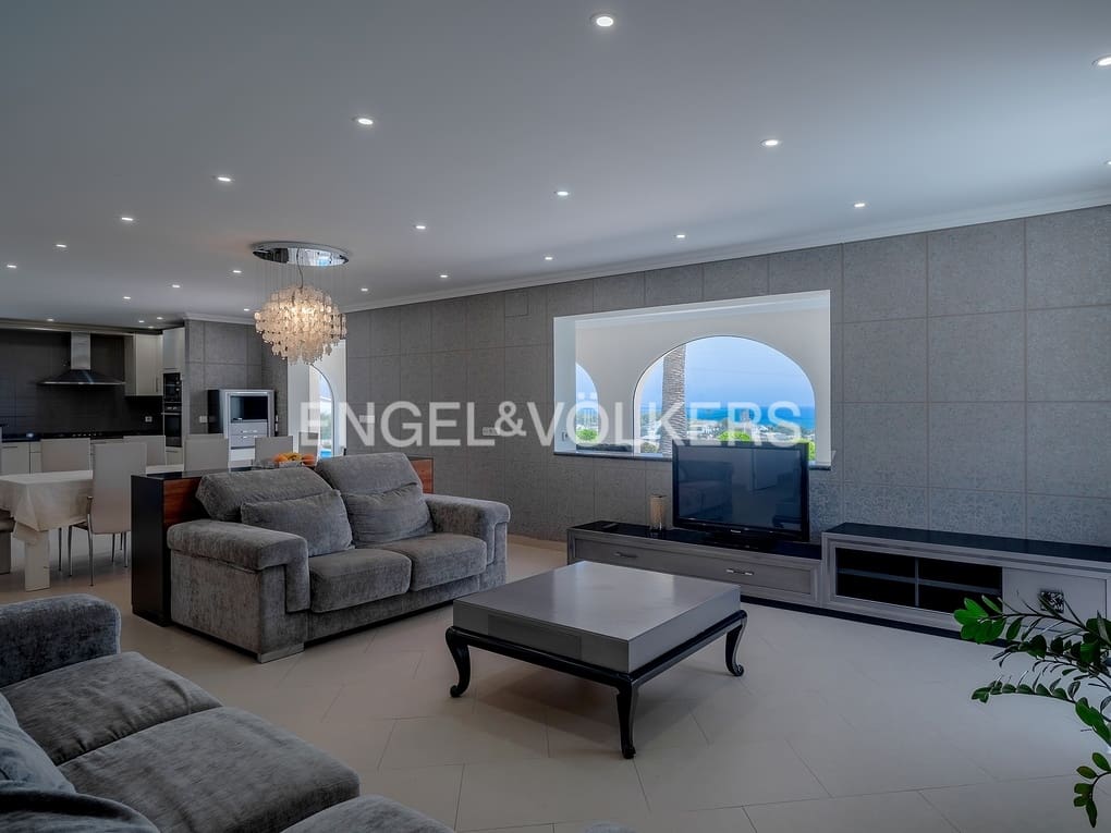 6 soverom Villa til salgs i Calpe / Calp med svømmebasseng garasje - € 1 380 000 (Ref: 8467107)