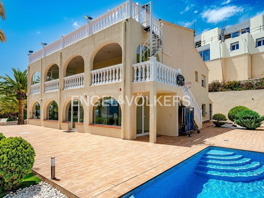 6 soverom Villa til salgs i Calpe / Calp med svømmebasseng garasje - € 1 380 000 (Ref: 8467107)