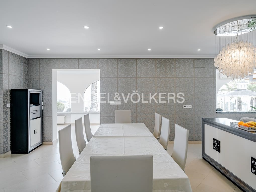 6 soverom Villa til salgs i Calpe / Calp med svømmebasseng garasje - € 1 380 000 (Ref: 8467107)