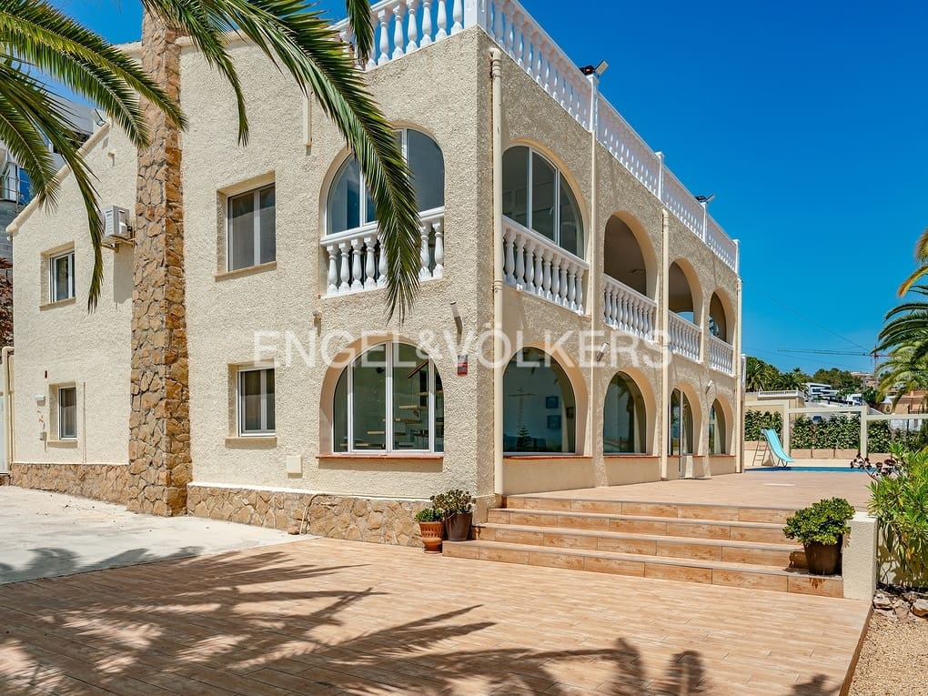 6 soverom Villa til salgs i Calpe / Calp med svømmebasseng garasje - € 1 380 000 (Ref: 8467107)