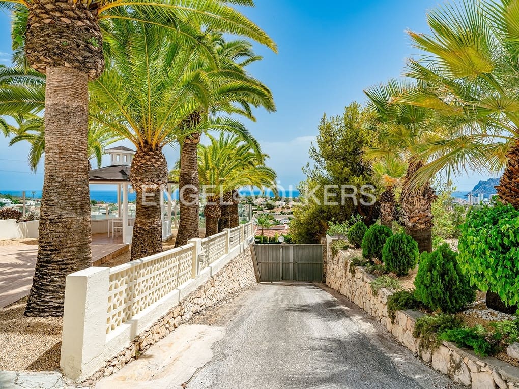 6 soverom Villa til salgs i Calpe / Calp med svømmebasseng garasje - € 1 380 000 (Ref: 8467107)