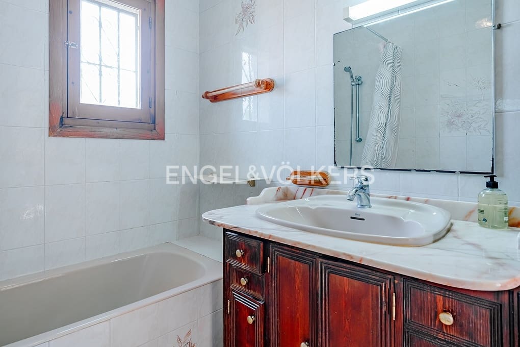 4 soveværelse Villa til salg i Calpe / Calp med swimmingpool garage - € 550.000 (Ref: 8647450)