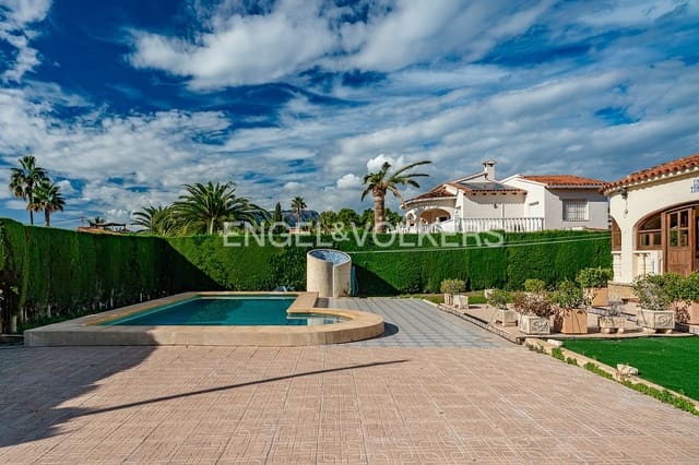 4 soveværelse Villa til salg i Calpe / Calp med swimmingpool garage - € 550.000 (Ref: 8647450)
