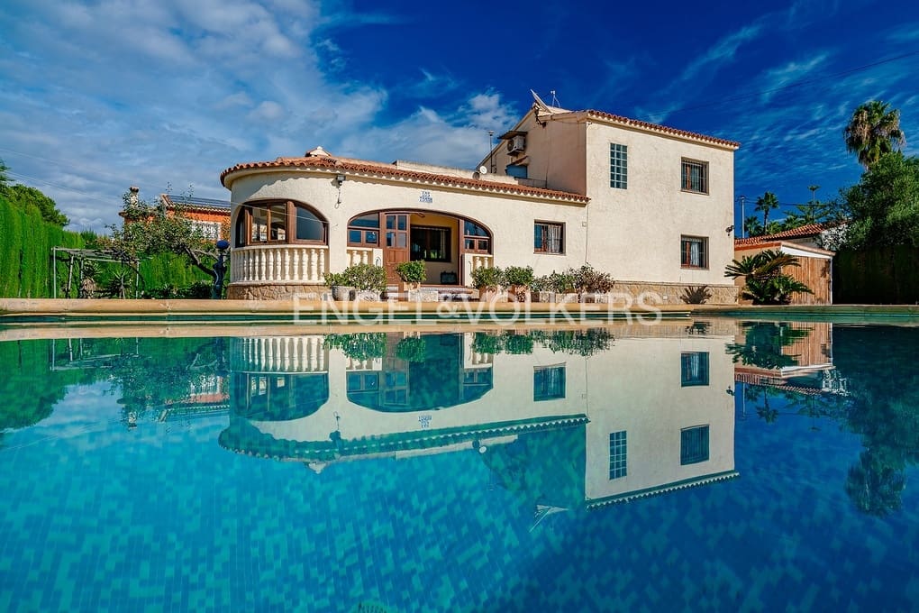 4 soveværelse Villa til salg i Calpe / Calp med swimmingpool garage - € 550.000 (Ref: 8647450)