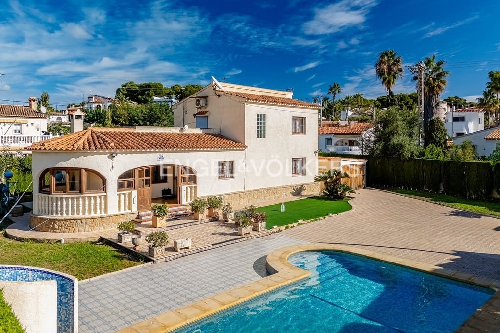 4 soveværelse Villa til salg i Calpe / Calp med swimmingpool garage - € 550.000 (Ref: 8647450)