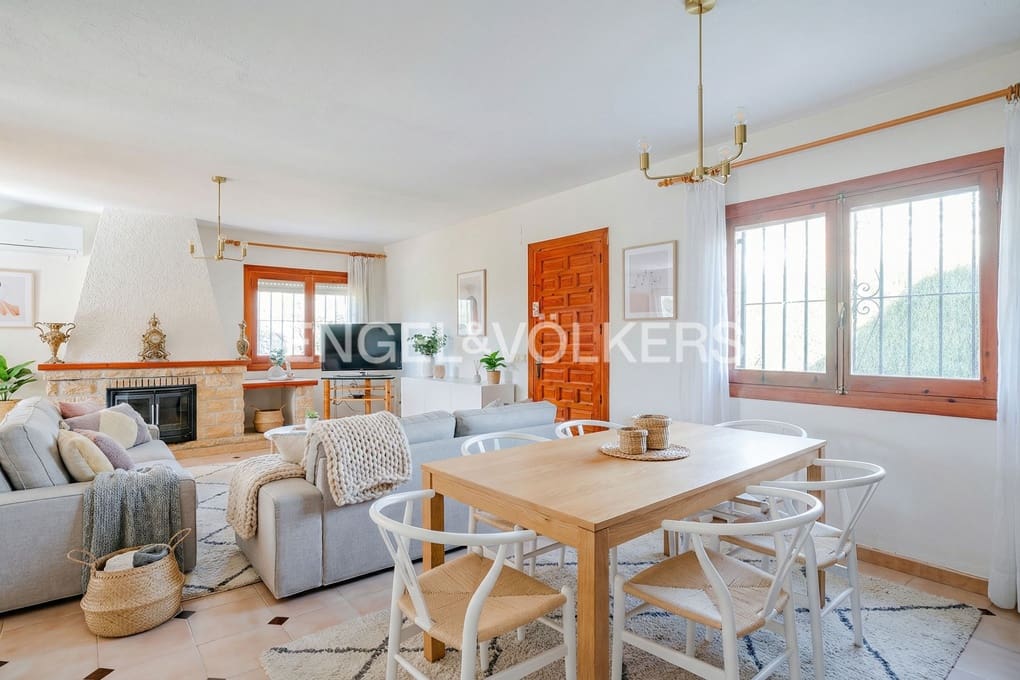 4 bedroom Villa for sale in Calpe / Calp with pool garage - € 550,000 (Ref: 8647450)