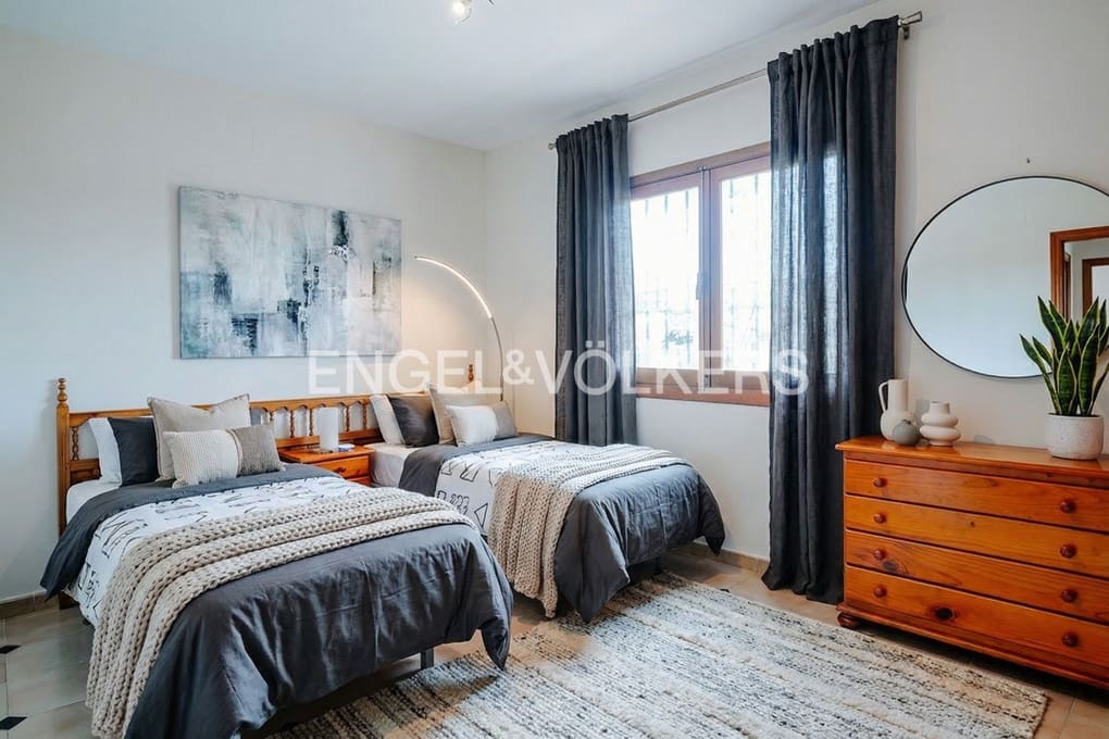 4 bedroom Villa for sale in Calpe / Calp with pool garage - € 550,000 (Ref: 8647450)