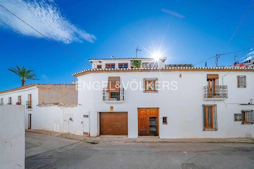 3 slaapkamer Huis te koop in Altea met garage - € 840.000 (Ref: 8699254)