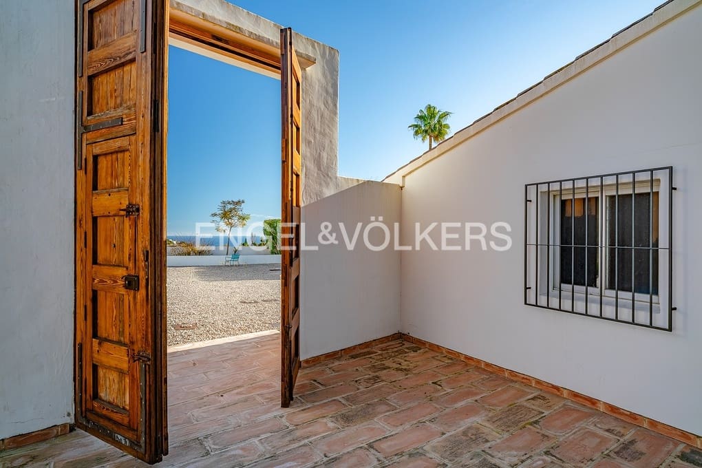 6 soveværelse Finca/Landehus til salg i Moraira med swimmingpool garage - € 1.595.000 (Ref: 8736586)