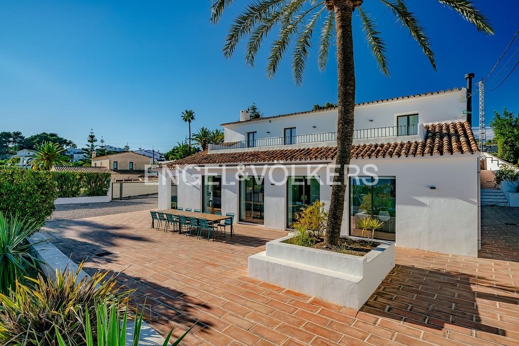 6 soveværelse Finca/Landehus til salg i Moraira med swimmingpool garage - € 1.595.000 (Ref: 8736586)