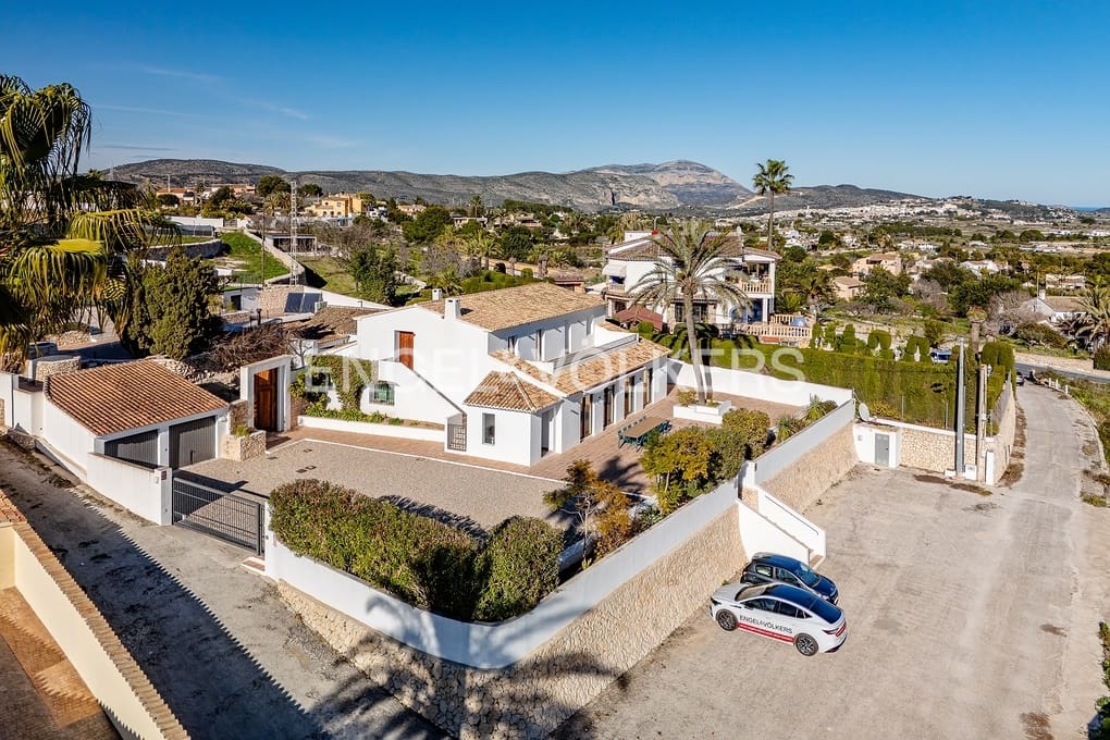 6 soveværelse Finca/Landehus til salg i Moraira med swimmingpool garage - € 1.595.000 (Ref: 8736586)