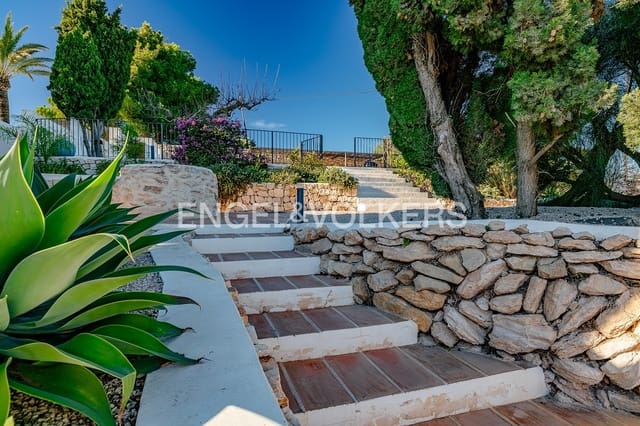 6 bedroom Finca/Country House for sale in Moraira, Teulada-Moraira with pool garage - € 1,595,000 (Ref: 8736586)