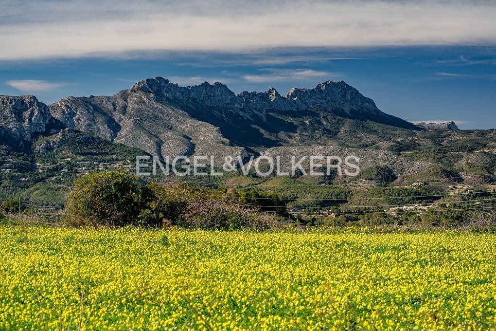 6 soveværelse Finca/Landehus til salg i Moraira med swimmingpool garage - € 1.595.000 (Ref: 8736586)