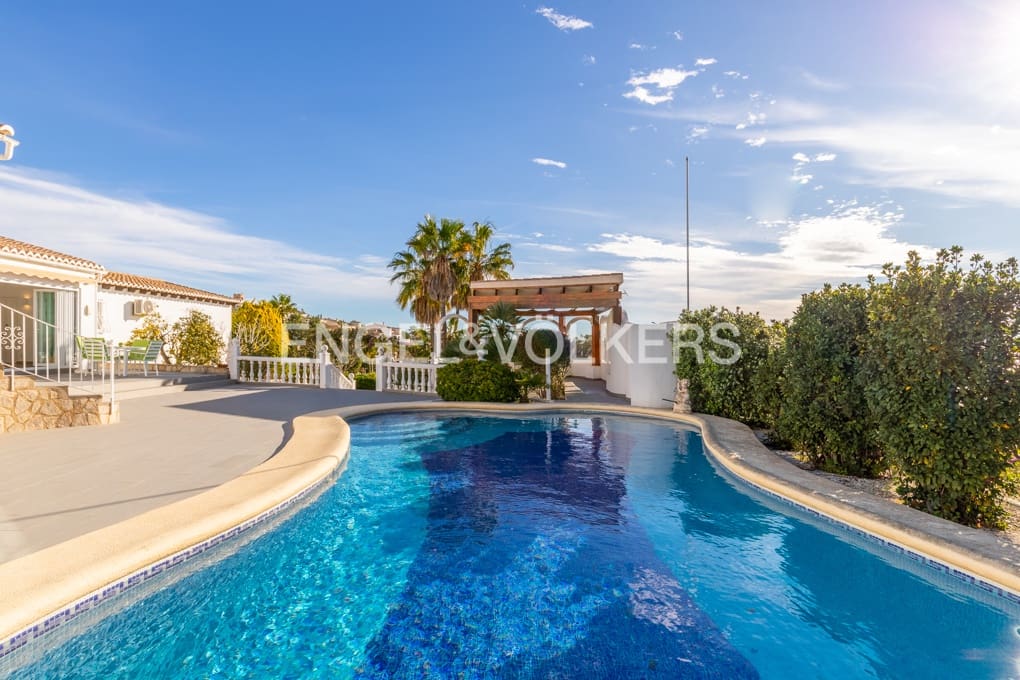 5 slaapkamer Villa te koop in Cumbre del Sol met zwembad garage - € 1.490.000 (Ref: 8745841)