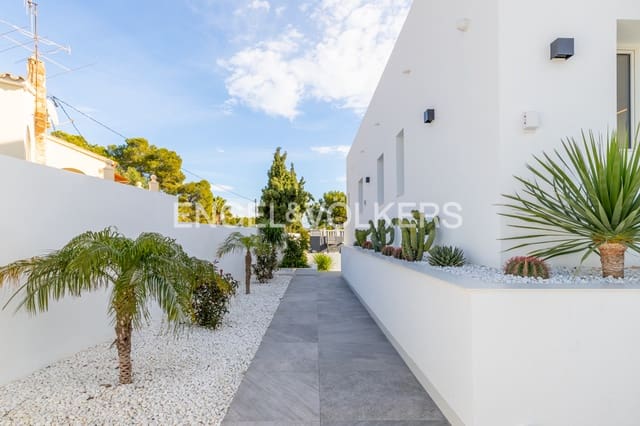 3 soverom Villa til salgs i Moraira, Teulada-Moraira med svømmebasseng garasje - € 2 400 000 (Ref: 8774827)