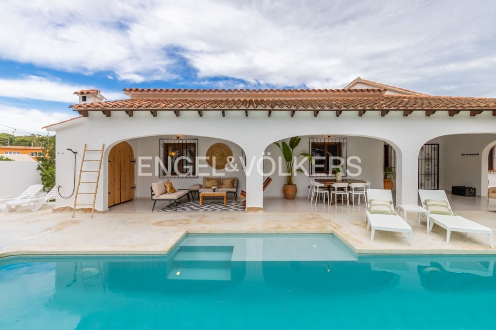 3 slaapkamer Villa te koop in Moraira met zwembad garage - € 963.000 (Ref: 8803867)