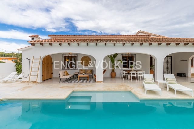 3 soverom Villa til salgs i Moraira, Teulada-Moraira med svømmebasseng garasje - € 963 000 (Ref: 8803867)