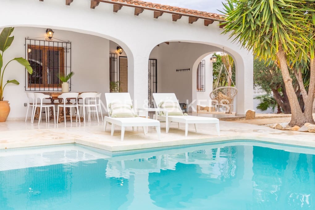 3 slaapkamer Villa te koop in Moraira met zwembad garage - € 963.000 (Ref: 8803867)