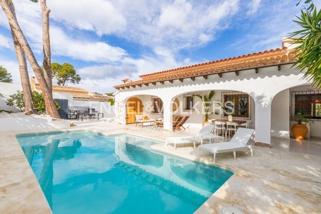 3 soverom Villa til salgs i Moraira, Teulada-Moraira med svømmebasseng garasje - € 963 000 (Ref: 8803867)