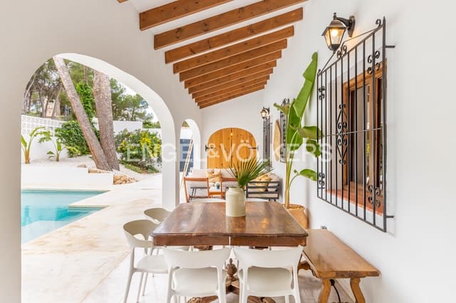 3 soverom Villa til salgs i Moraira, Teulada-Moraira med svømmebasseng garasje - € 963 000 (Ref: 8803867)