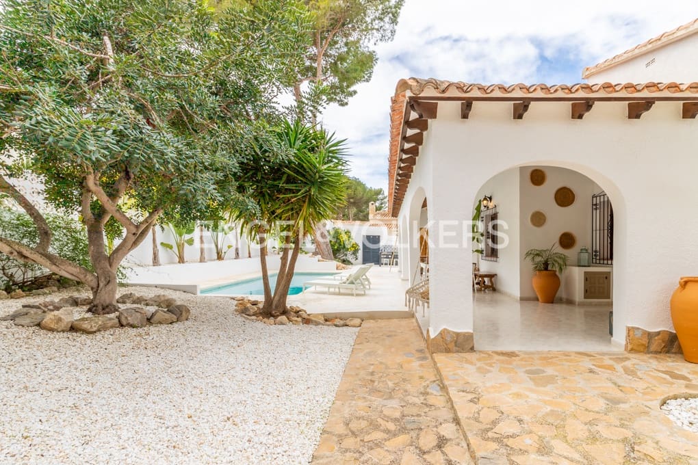 3 slaapkamer Villa te koop in Moraira met zwembad garage - € 963.000 (Ref: 8803867)