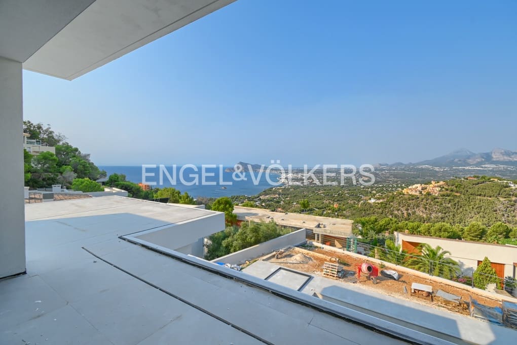 4 bedroom Villa for sale in Altea with pool garage - € 2,690,000 (Ref: 8839882)