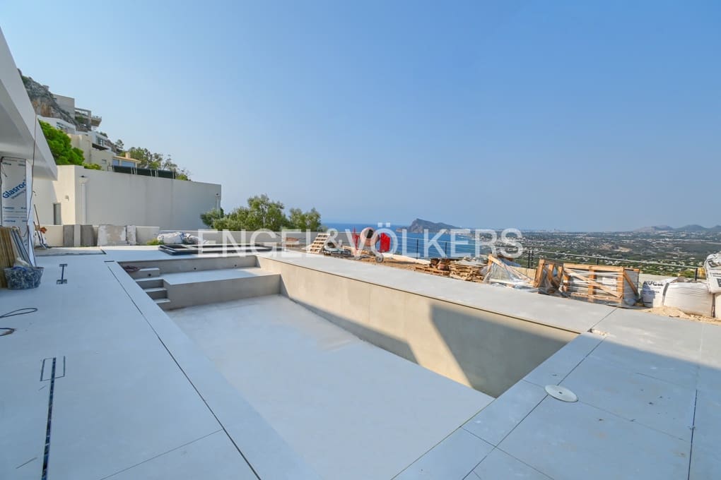 4 bedroom Villa for sale in Altea with pool garage - € 2,690,000 (Ref: 8839882)