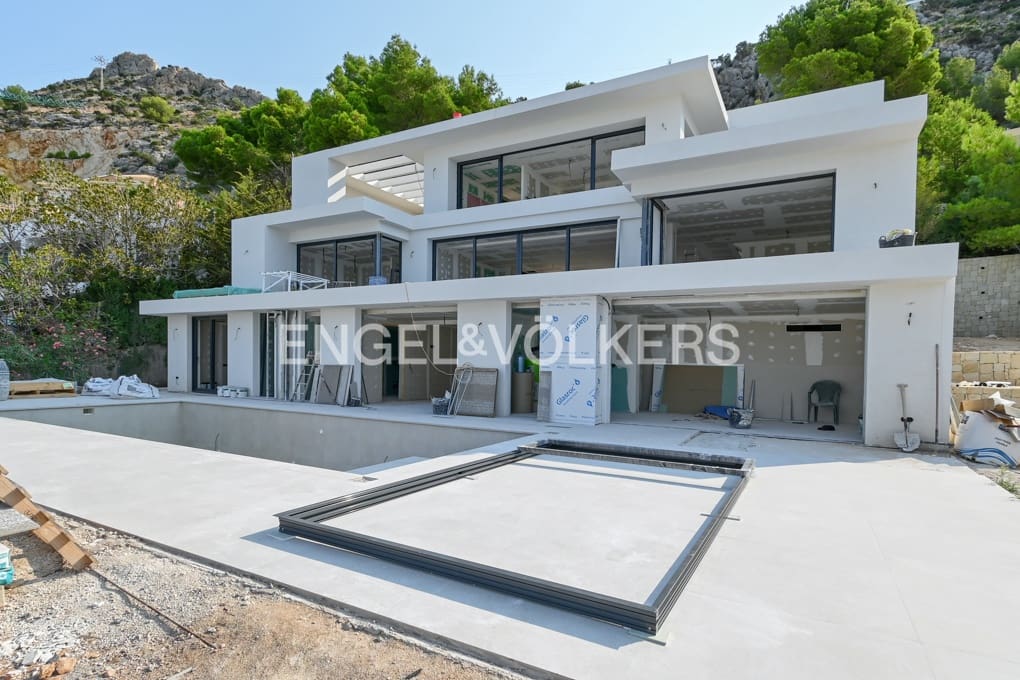 4 bedroom Villa for sale in Altea with pool garage - € 2,690,000 (Ref: 8839882)
