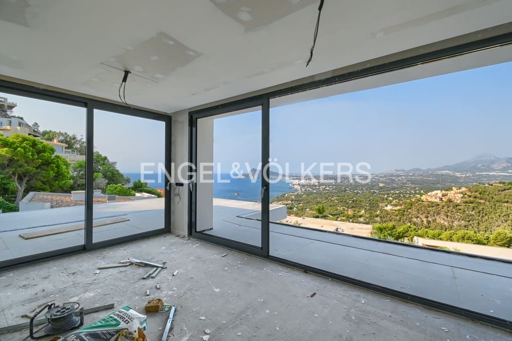 4 bedroom Villa for sale in Altea with pool garage - € 2,690,000 (Ref: 8839882)