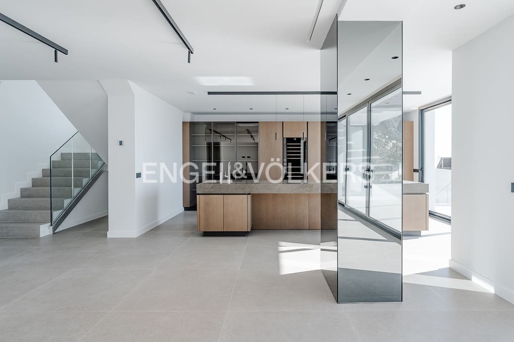 4 bedroom Villa for sale in Altea with pool garage - € 2,690,000 (Ref: 8839882)