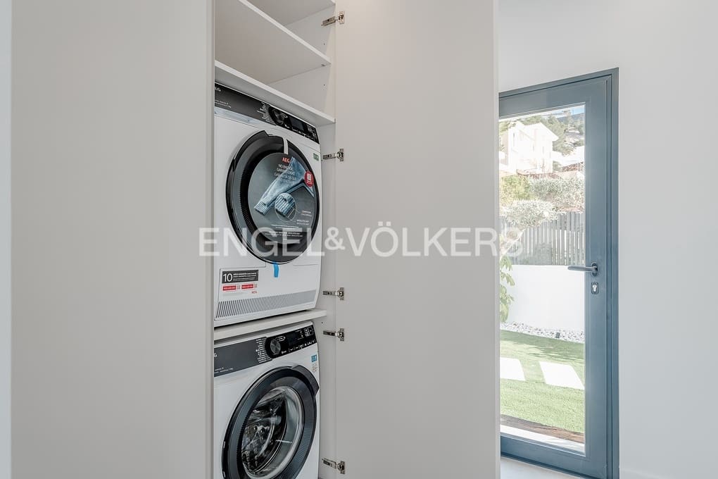 4 bedroom Villa for sale in Altea with pool garage - € 2,690,000 (Ref: 8839882)