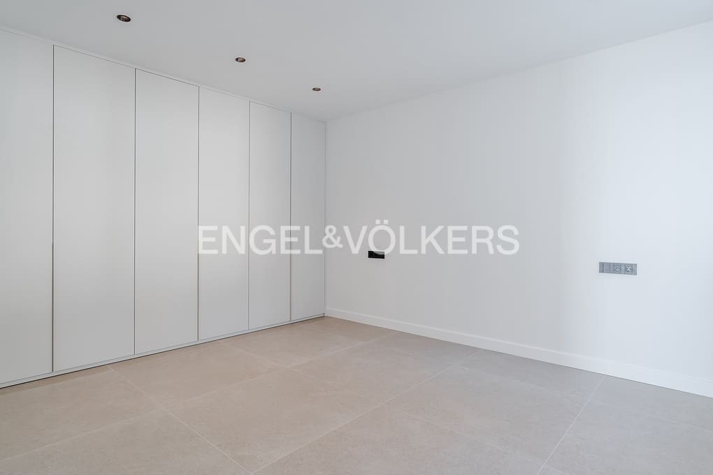 4 bedroom Villa for sale in Altea with pool garage - € 2,690,000 (Ref: 8839882)