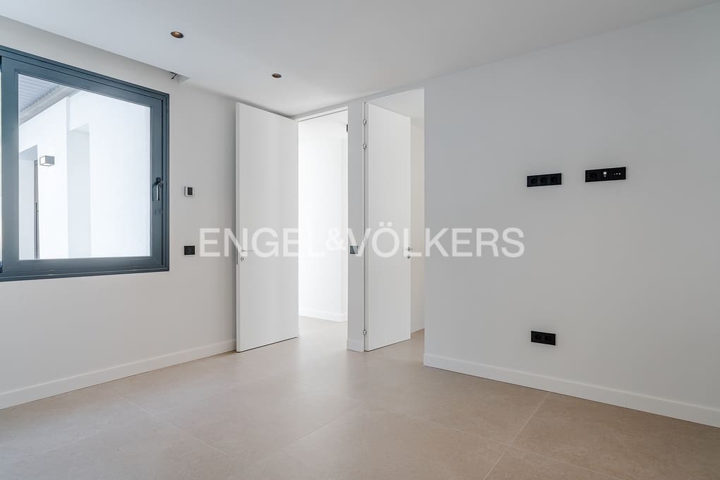 4 bedroom Villa for sale in Altea with pool garage - € 2,690,000 (Ref: 8839882)