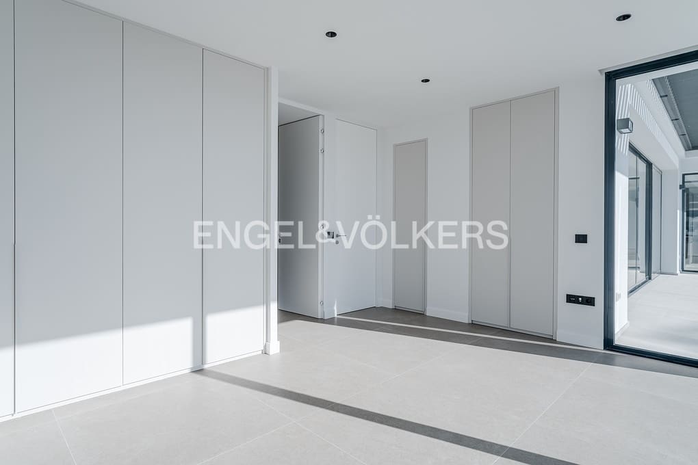 4 bedroom Villa for sale in Altea with pool garage - € 2,690,000 (Ref: 8839882)