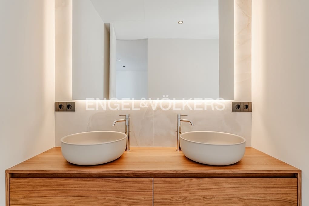 4 bedroom Villa for sale in Altea with pool garage - € 2,690,000 (Ref: 8839882)