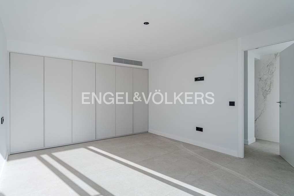 4 bedroom Villa for sale in Altea with pool garage - € 2,690,000 (Ref: 8839882)