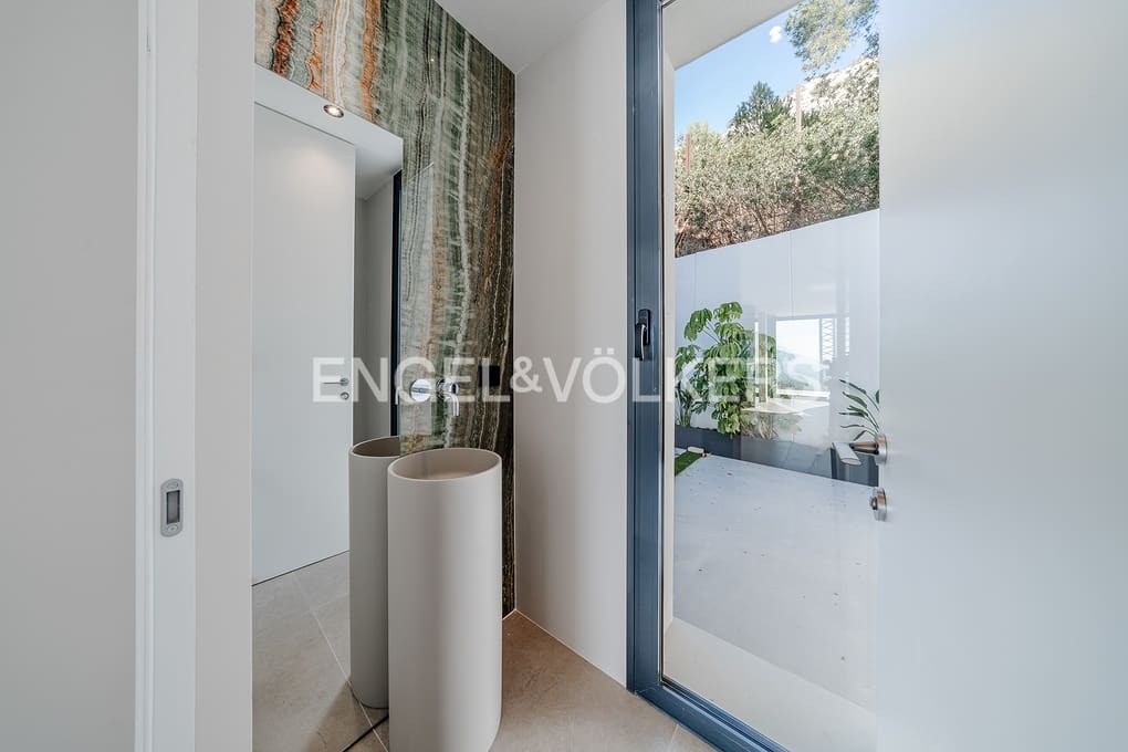 4 bedroom Villa for sale in Altea with pool garage - € 2,690,000 (Ref: 8839882)