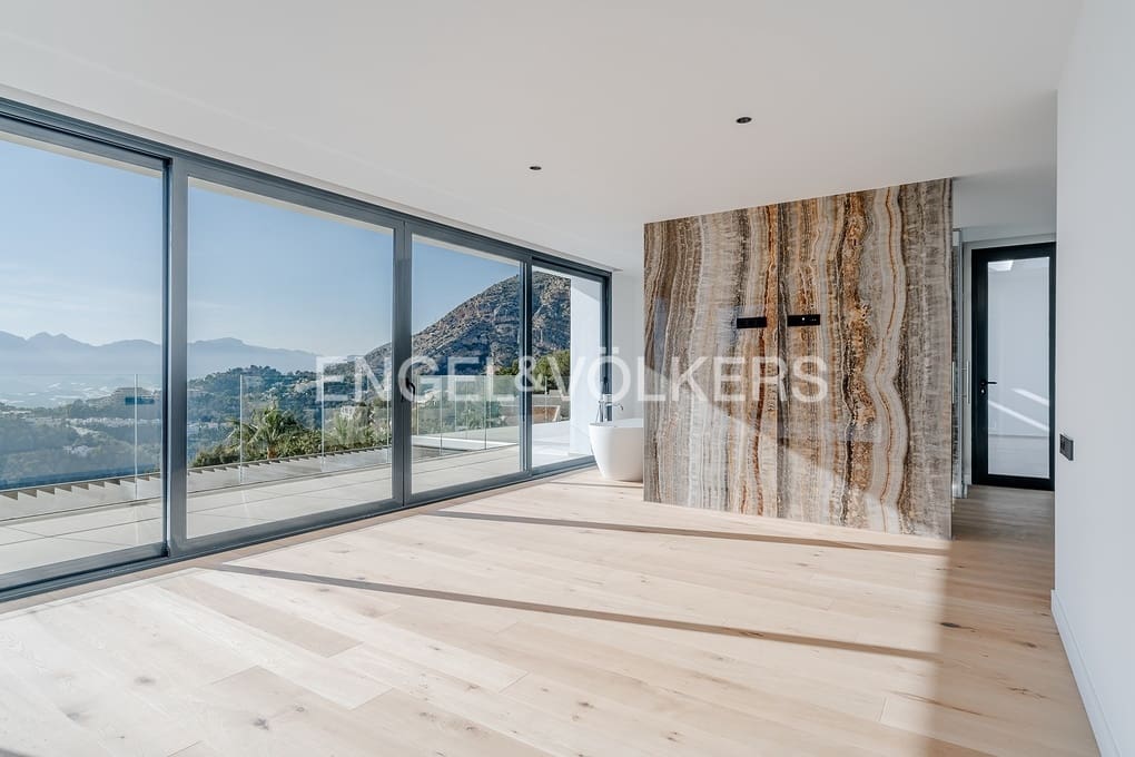 4 bedroom Villa for sale in Altea with pool garage - € 2,690,000 (Ref: 8839882)