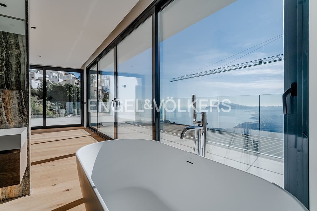 4 bedroom Villa for sale in Altea with pool garage - € 2,690,000 (Ref: 8839882)