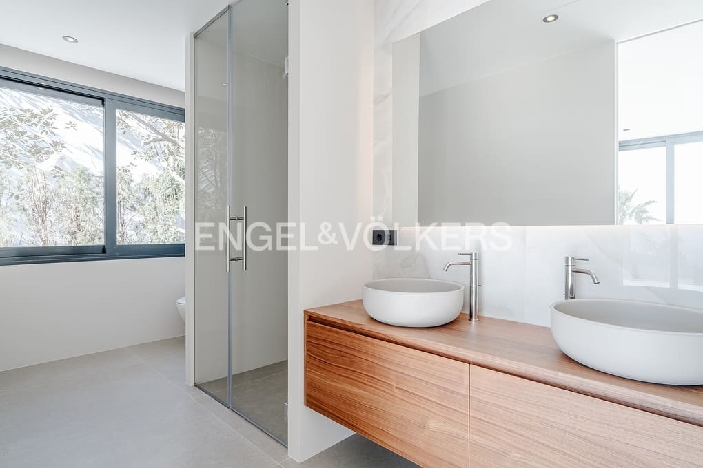 4 bedroom Villa for sale in Altea with pool garage - € 2,690,000 (Ref: 8839882)