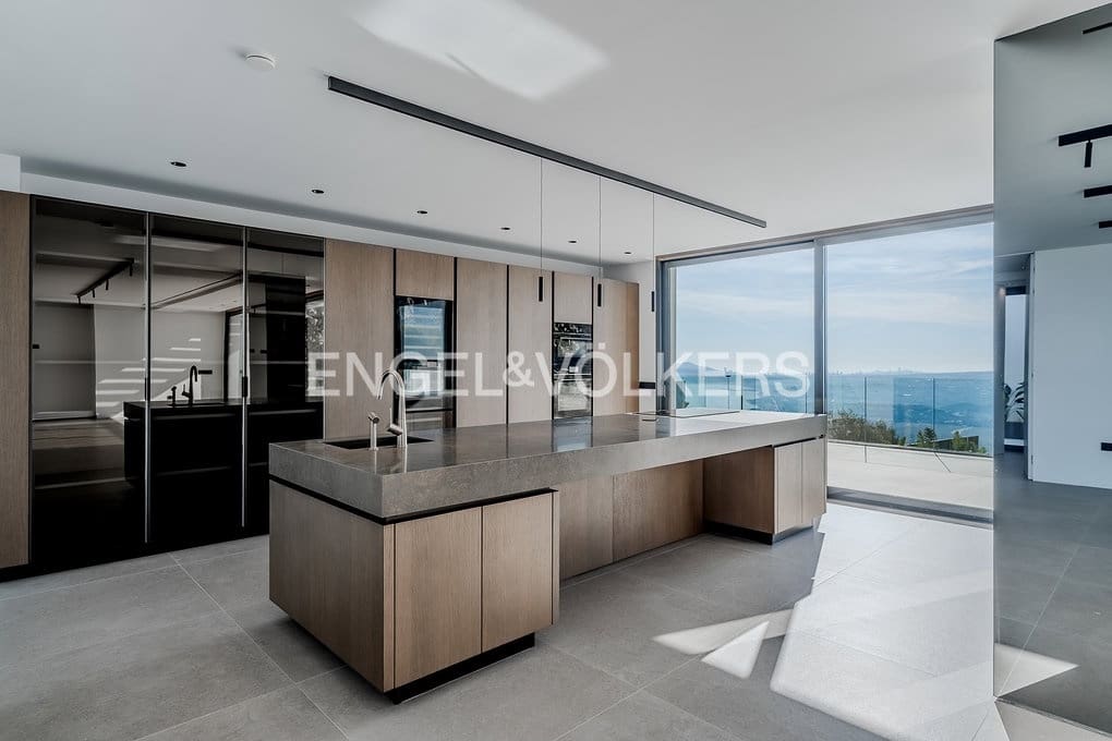 4 bedroom Villa for sale in Altea with pool garage - € 2,690,000 (Ref: 8839882)