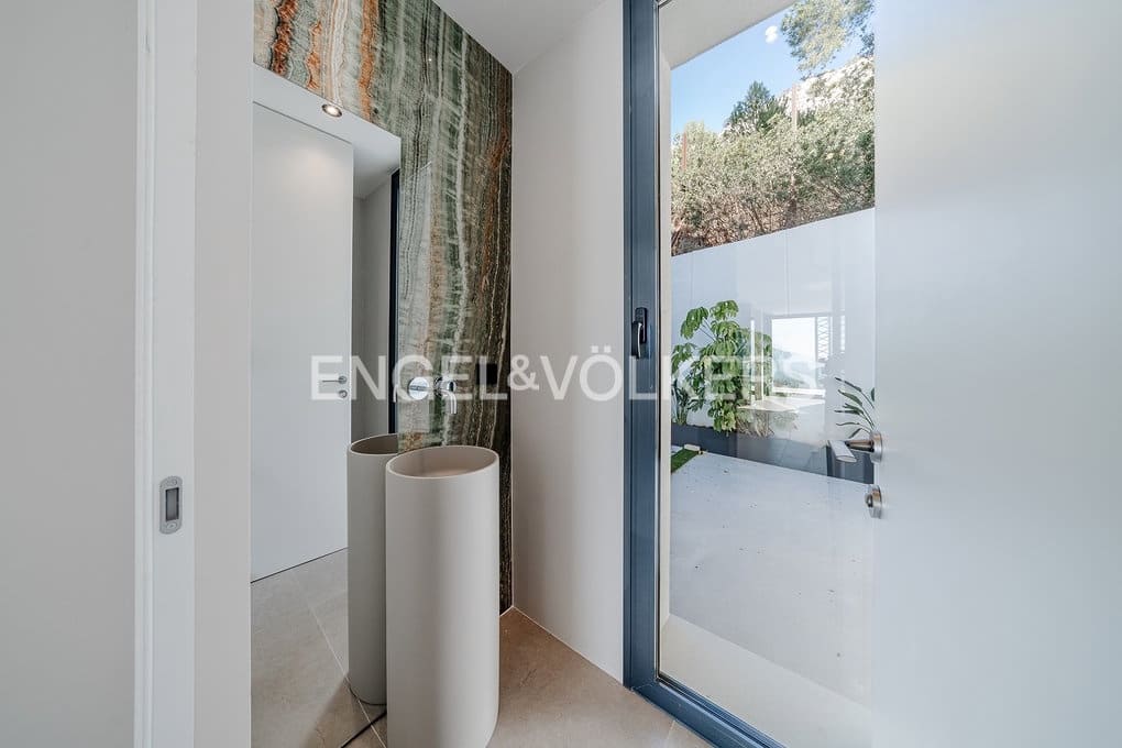 4 bedroom Villa for sale in Altea with pool garage - € 2,690,000 (Ref: 8839882)