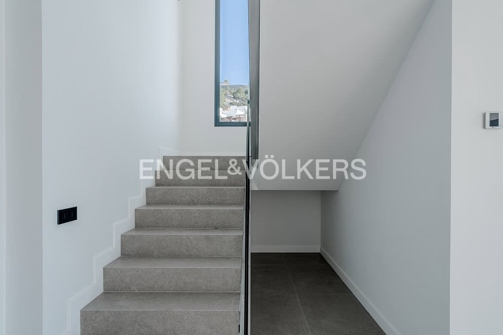 4 bedroom Villa for sale in Altea with pool garage - € 2,690,000 (Ref: 8839882)