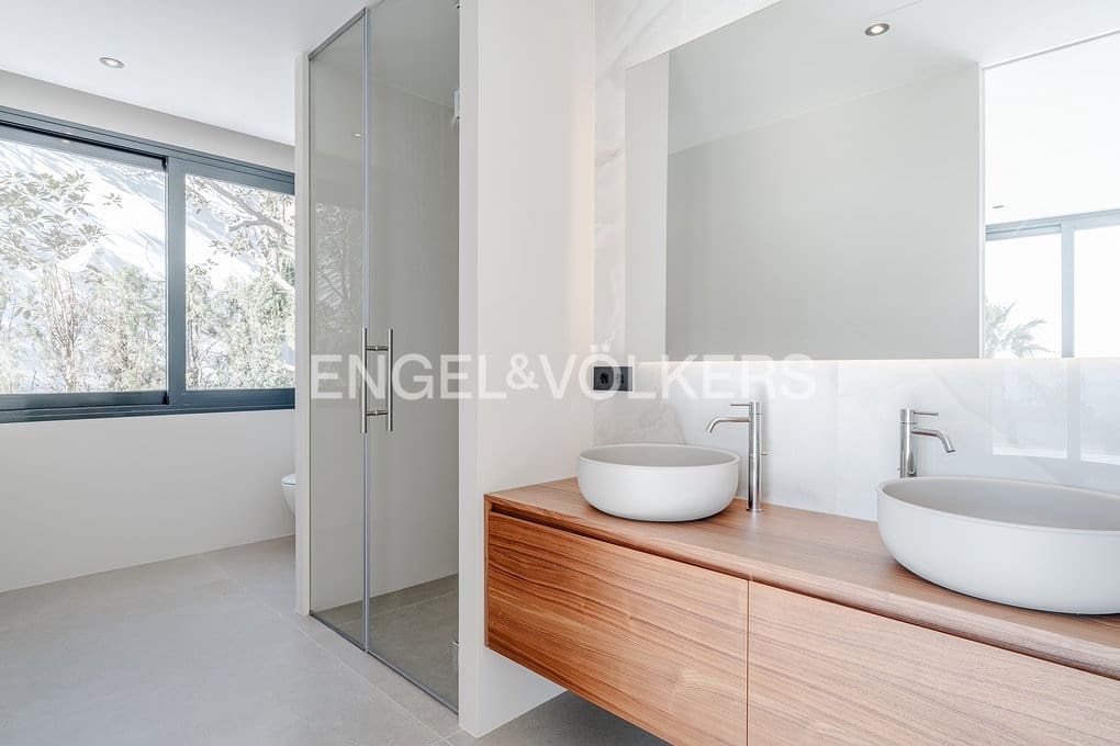 4 bedroom Villa for sale in Altea with pool garage - € 2,690,000 (Ref: 8839882)