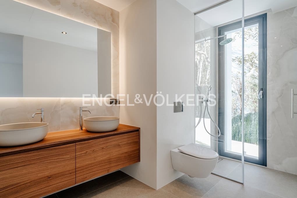 4 bedroom Villa for sale in Altea with pool garage - € 2,690,000 (Ref: 8839882)