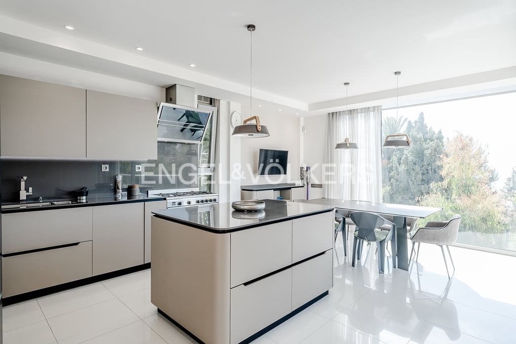 5 soverom Villa til salgs i Calpe / Calp med svømmebasseng garasje - € 1 980 000 (Ref: 8947558)