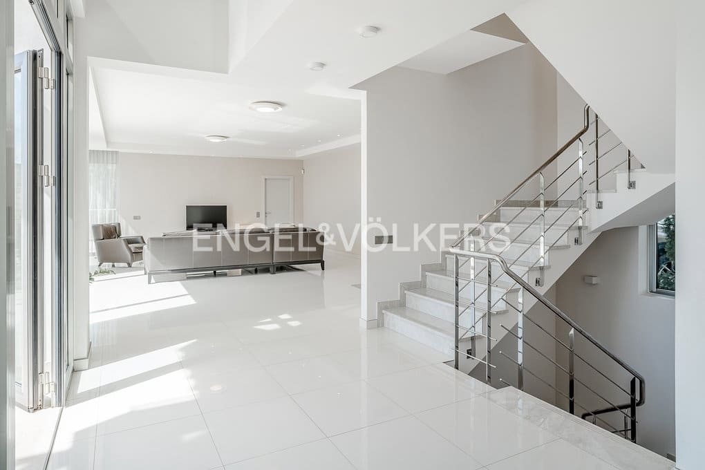 5 soverom Villa til salgs i Calpe / Calp med svømmebasseng garasje - € 1 980 000 (Ref: 8947558)