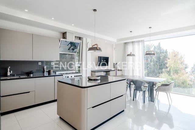 5 bedroom Villa for sale in Pueblo, Calpe / Calp with pool garage - € 1,980,000 (Ref: 8947558)